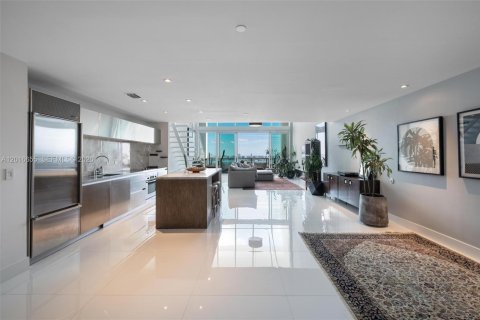 Copropriété à louer à Miami, Floride: 2 chambres, 166.67 m2 № 2397336 - photo 12