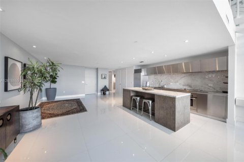 Copropriété à louer à Miami, Floride: 2 chambres, 166.67 m2 № 2397336 - photo 13