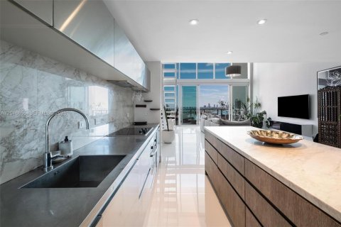 Copropriété à louer à Miami, Floride: 2 chambres, 166.67 m2 № 2397336 - photo 8