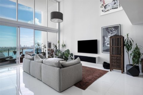 Copropriété à louer à Miami, Floride: 2 chambres, 166.67 m2 № 2397336 - photo 2
