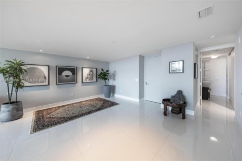 Copropriété à louer à Miami, Floride: 2 chambres, 166.67 m2 № 2397336 - photo 14