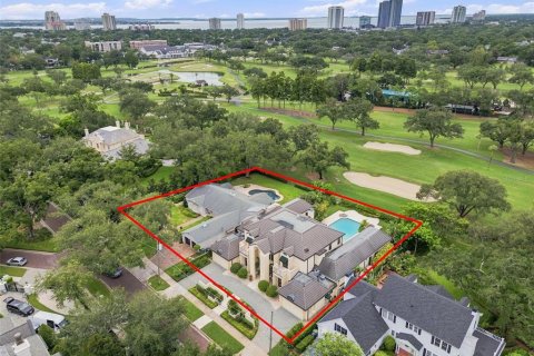House in Tampa, Florida 9 bedrooms, 1002.04 sq.m. № 2418336 - photo 2