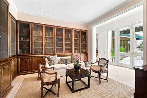 House in Tampa, Florida 9 bedrooms, 1002.04 sq.m. № 2418336 - photo 6