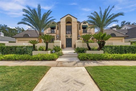 House in Tampa, Florida 9 bedrooms, 1002.04 sq.m. № 2418336