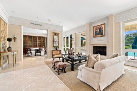 House in Tampa, Florida 9 bedrooms, 1002.04 sq.m. № 2418336 - photo 17