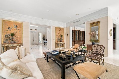 House in Tampa, Florida 9 bedrooms, 1002.04 sq.m. № 2418336 - photo 16