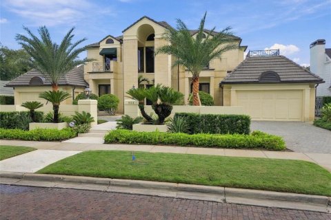 House in Tampa, Florida 9 bedrooms, 1002.04 sq.m. № 2418336 - photo 12