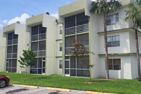 Copropriété à vendre à Sunrise, Floride: 2 chambres, 87.7 m2 № 2001274 - photo 7