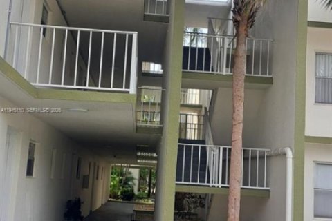 Copropriété à vendre à Sunrise, Floride: 2 chambres, 87.7 m2 № 2001274 - photo 10