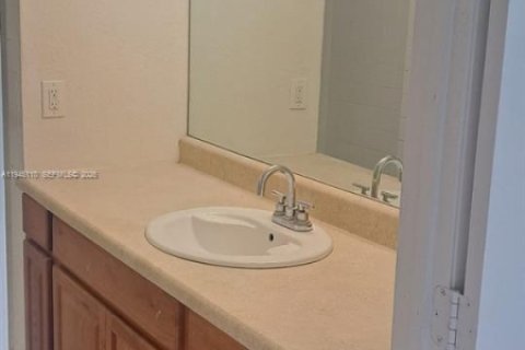 Copropriété à vendre à Sunrise, Floride: 2 chambres, 87.7 m2 № 2001274 - photo 19