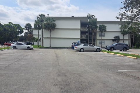 Copropriété à vendre à Sunrise, Floride: 2 chambres, 87.7 m2 № 2001274 - photo 8