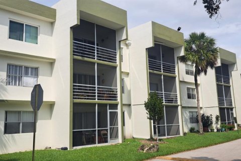 Copropriété à vendre à Sunrise, Floride: 2 chambres, 87.7 m2 № 2001274 - photo 5