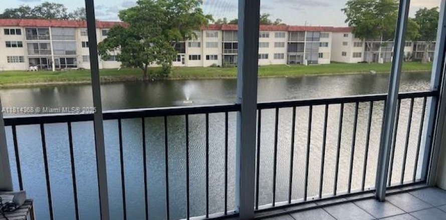 Condominio en Pembroke Pines, Florida, 2 dormitorios  № 1874618