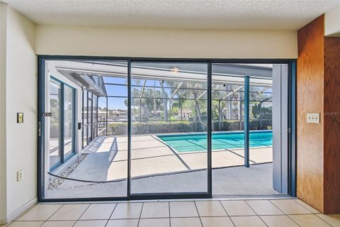 House in Tampa, Florida 4 bedrooms, 264.12 sq.m. № 1650741 - photo 24