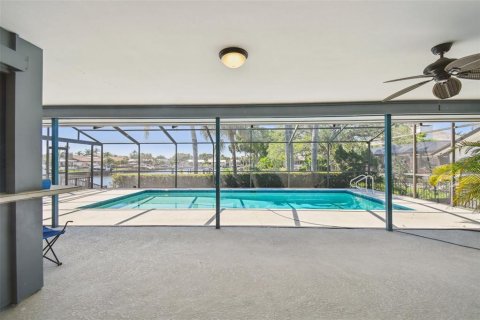 House in Tampa, Florida 4 bedrooms, 264.12 sq.m. № 1650741 - photo 7