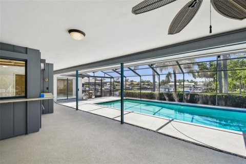 House in Tampa, Florida 4 bedrooms, 264.12 sq.m. № 1650741 - photo 25