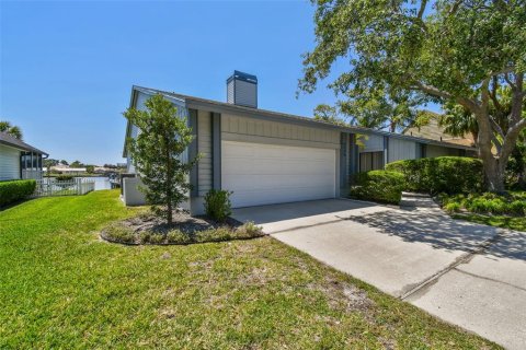 House in Tampa, Florida 4 bedrooms, 264.12 sq.m. № 1650741 - photo 23