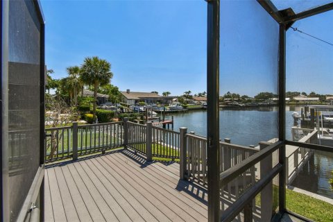 House in Tampa, Florida 4 bedrooms, 264.12 sq.m. № 1650741 - photo 19