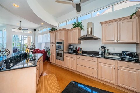 Townhouse in Saint Pete Beach, Florida 3 bedrooms, 286.14 sq.m. № 2198182 - photo 22