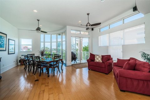 Townhouse in Saint Pete Beach, Florida 3 bedrooms, 286.14 sq.m. № 2198182 - photo 28