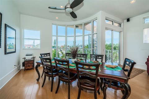 Townhouse in Saint Pete Beach, Florida 3 bedrooms, 286.14 sq.m. № 2198182 - photo 30