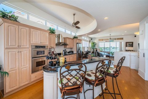 Townhouse in Saint Pete Beach, Florida 3 bedrooms, 286.14 sq.m. № 2198182 - photo 26