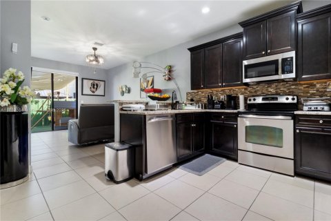 Townhouse in Doral, Florida 4 bedrooms, 165.64 sq.m. № 1863827 - photo 5