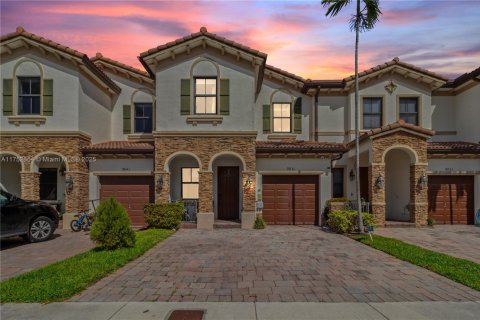 Townhouse in Doral, Florida 4 bedrooms, 165.64 sq.m. № 1863827 - photo 1