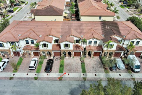 Townhouse in Doral, Florida 4 bedrooms, 165.64 sq.m. № 1863827 - photo 12