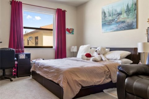 Townhouse in Doral, Florida 4 bedrooms, 165.64 sq.m. № 1863827 - photo 8