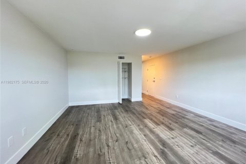 Condo in Cutler Bay, Florida, 1 bedroom  № 2043312 - photo 3