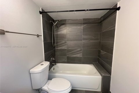 Condo in Cutler Bay, Florida, 1 bedroom  № 2043312 - photo 16