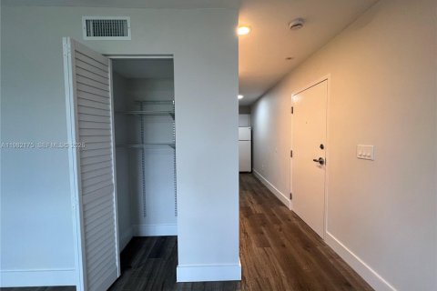 Condo in Cutler Bay, Florida, 1 bedroom  № 2043312 - photo 5