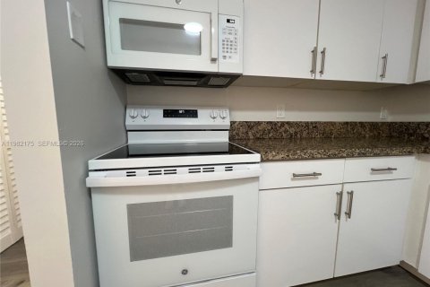 Condo in Cutler Bay, Florida, 1 bedroom  № 2043312 - photo 19