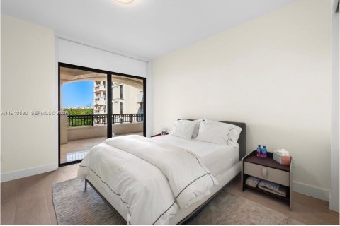 Condo in Miami Beach, Florida, 3 bedrooms  № 2062007 - photo 14