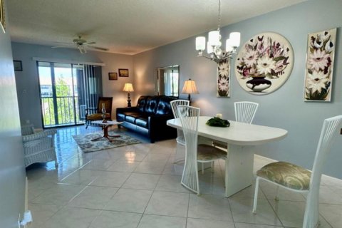 Condo in Lake Worth, Florida, 2 bedrooms № 2246054 - photo 13