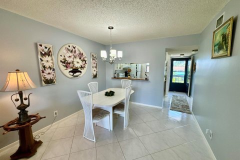 Condo in Lake Worth, Florida, 2 bedrooms № 2246054 - photo 12