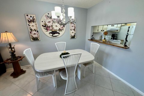 Condo in Lake Worth, Florida, 2 bedrooms № 2246054 - photo 11