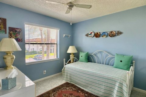 Condo in Lake Worth, Florida, 2 bedrooms № 2246054 - photo 26