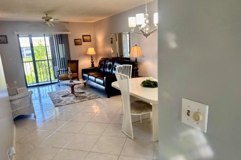 Condo in Lake Worth, Florida, 2 bedrooms № 2246054 - photo 6