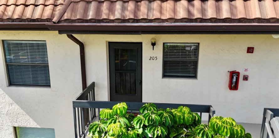 Condo in Lake Worth, Florida, 2 bedrooms № 2246054
