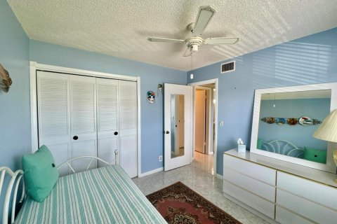Condo in Lake Worth, Florida, 2 bedrooms № 2246054 - photo 24