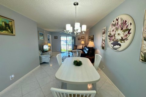 Condo in Lake Worth, Florida, 2 bedrooms № 2246054 - photo 10
