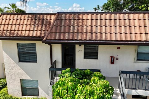 Condo in Lake Worth, Florida, 2 bedrooms № 2246054 - photo 2