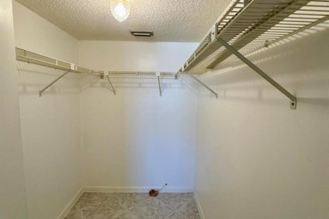 Condo in Lake Worth, Florida, 2 bedrooms № 2246054 - photo 21