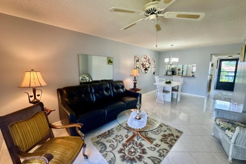 Condo in Lake Worth, Florida, 2 bedrooms № 2246054 - photo 15