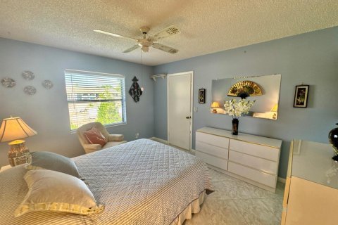Condo in Lake Worth, Florida, 2 bedrooms № 2246054 - photo 19