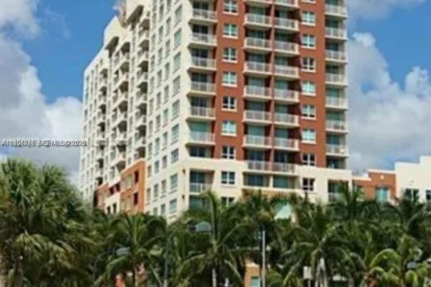 Condominio en Miami, Florida, 2 dormitorios  № 2009090