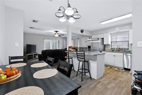 Villa ou maison à vendre à Orlando, Floride: 4 chambres, 111.11 m2 № 2415049 - photo 16