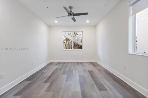 Снять в аренду кондоминиум в Дорал, Флорида 3 спальни, 122.82м2, № 1991022 - фото 20